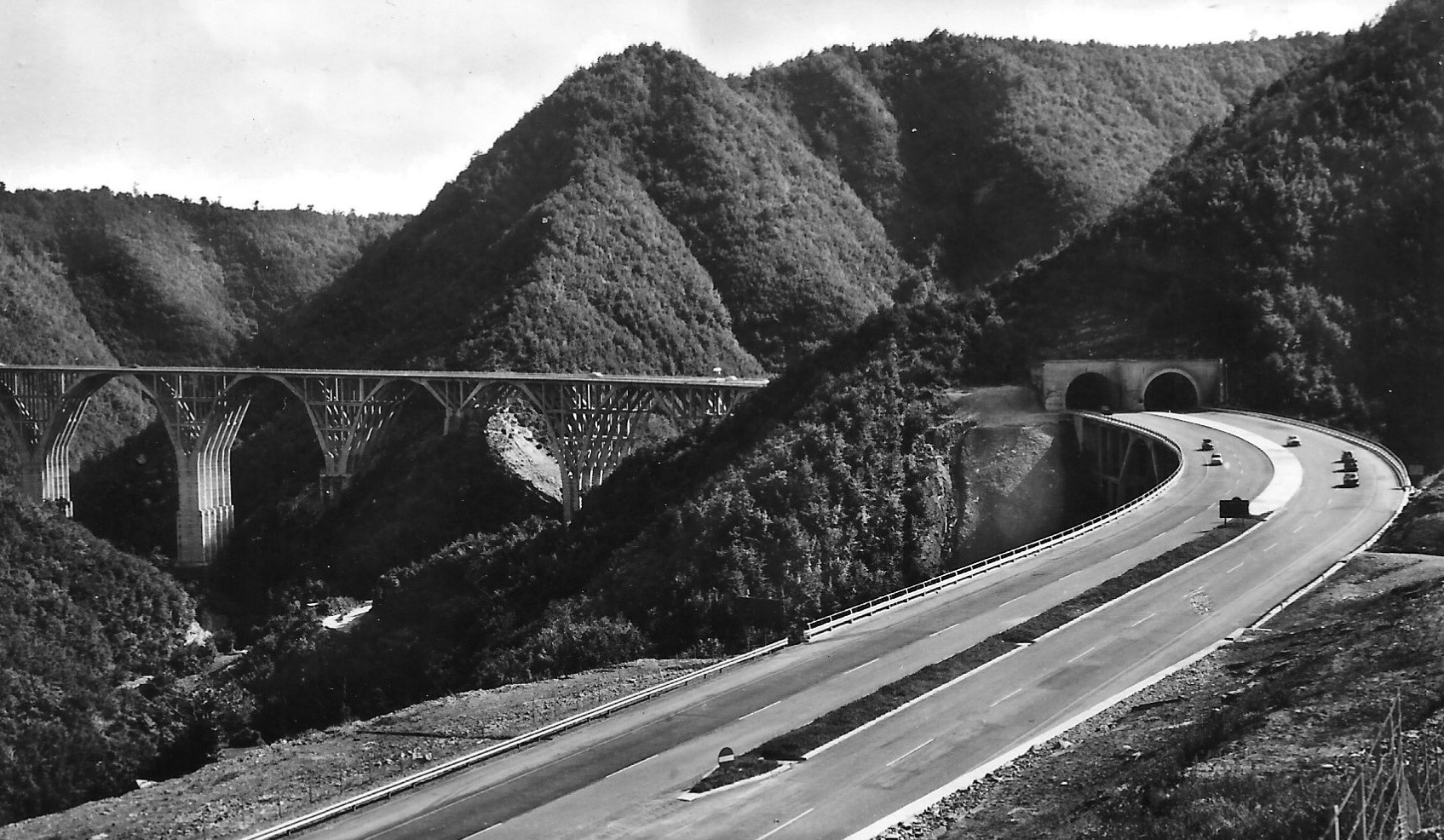 The Poggettone viaduct on the Autostrada del Sole, 1965