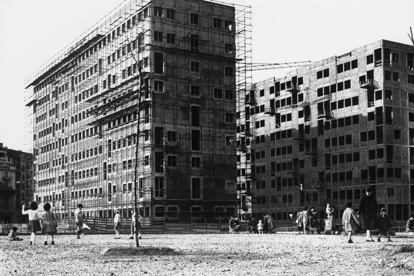 Case nuove nella periferia di Milano, anni Settanta